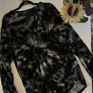 LuLaRoe Black and Gray Tie-Dye Top